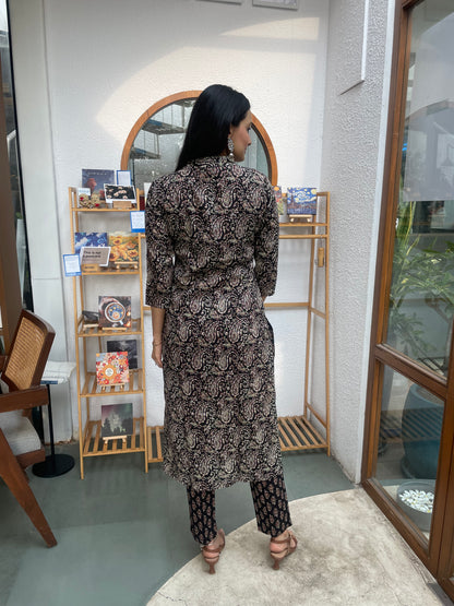 Black Paisley Motifs Print Kurti Pant Set