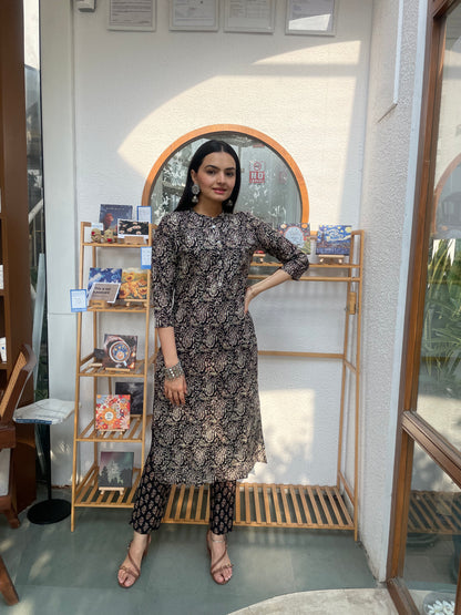 Black Paisley Motifs Print Kurti Pant Set