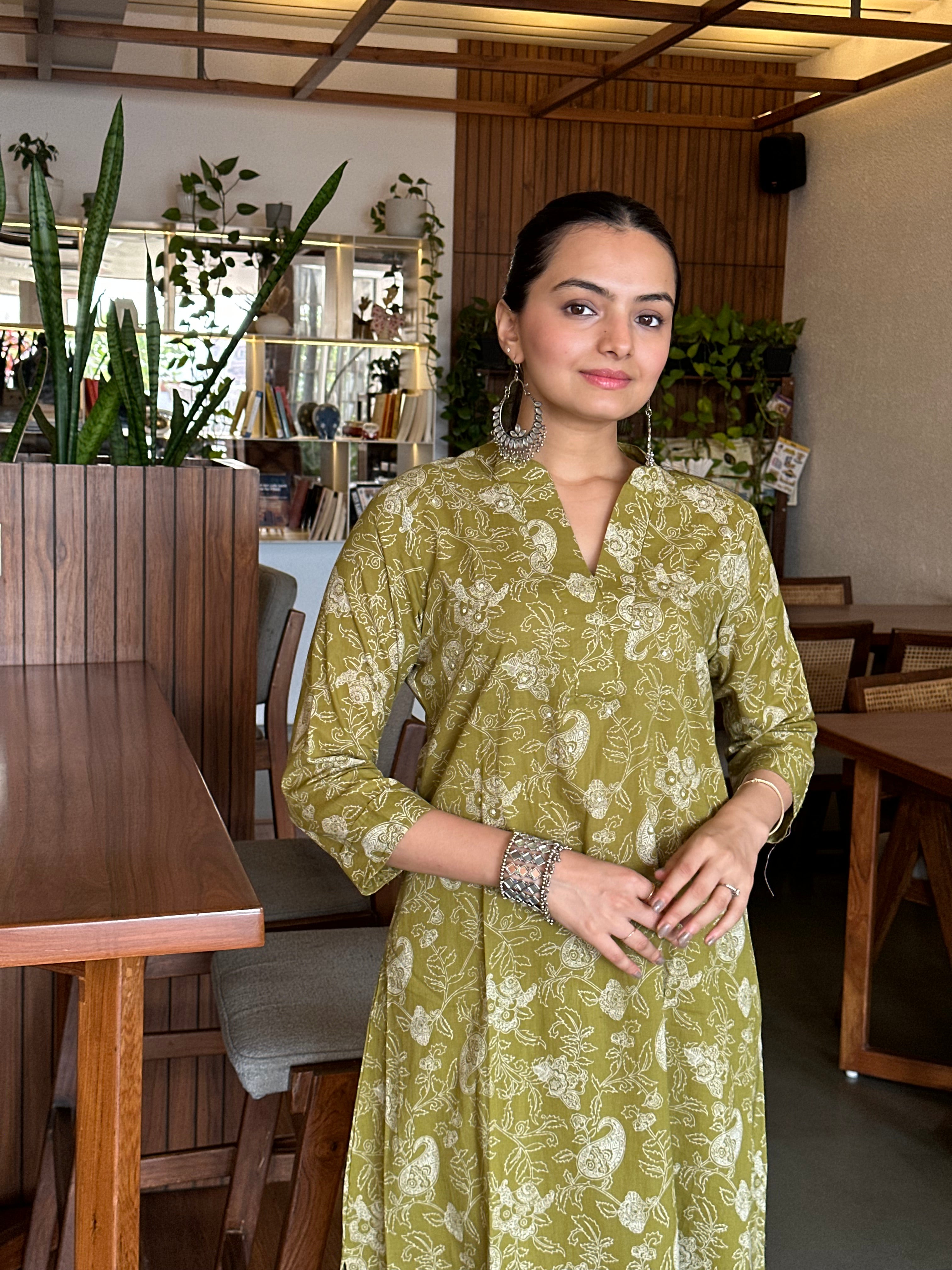 Abstract Green Pop Jaal Print A-Line Kurti Pant Set