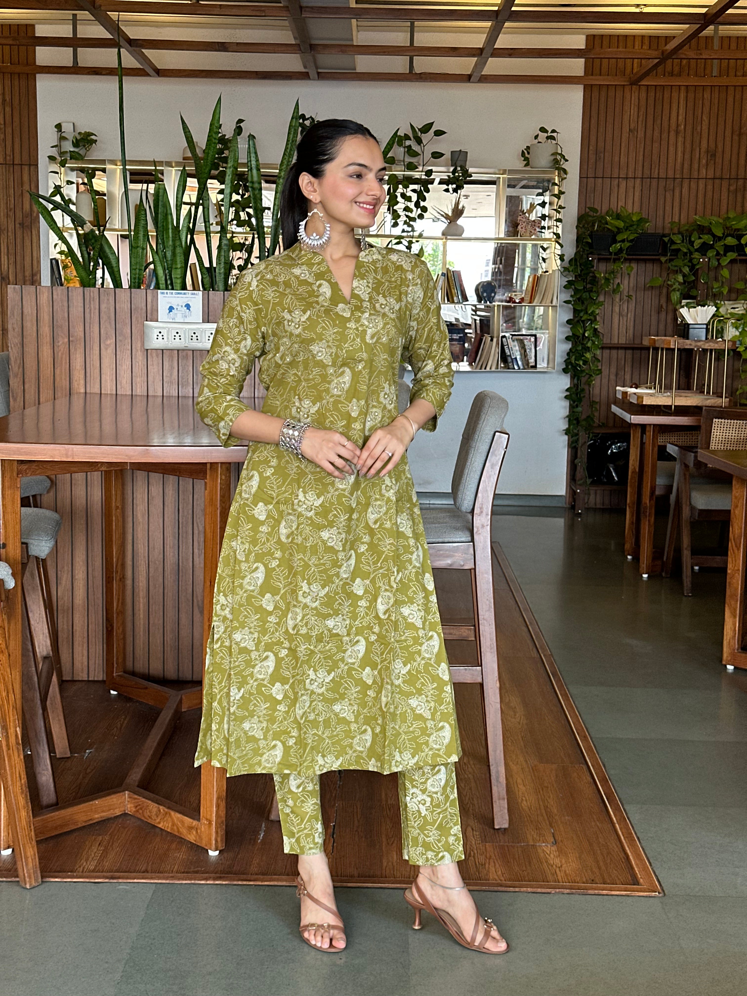 Abstract Green Pop Jaal Print A-Line Kurti Pant Set