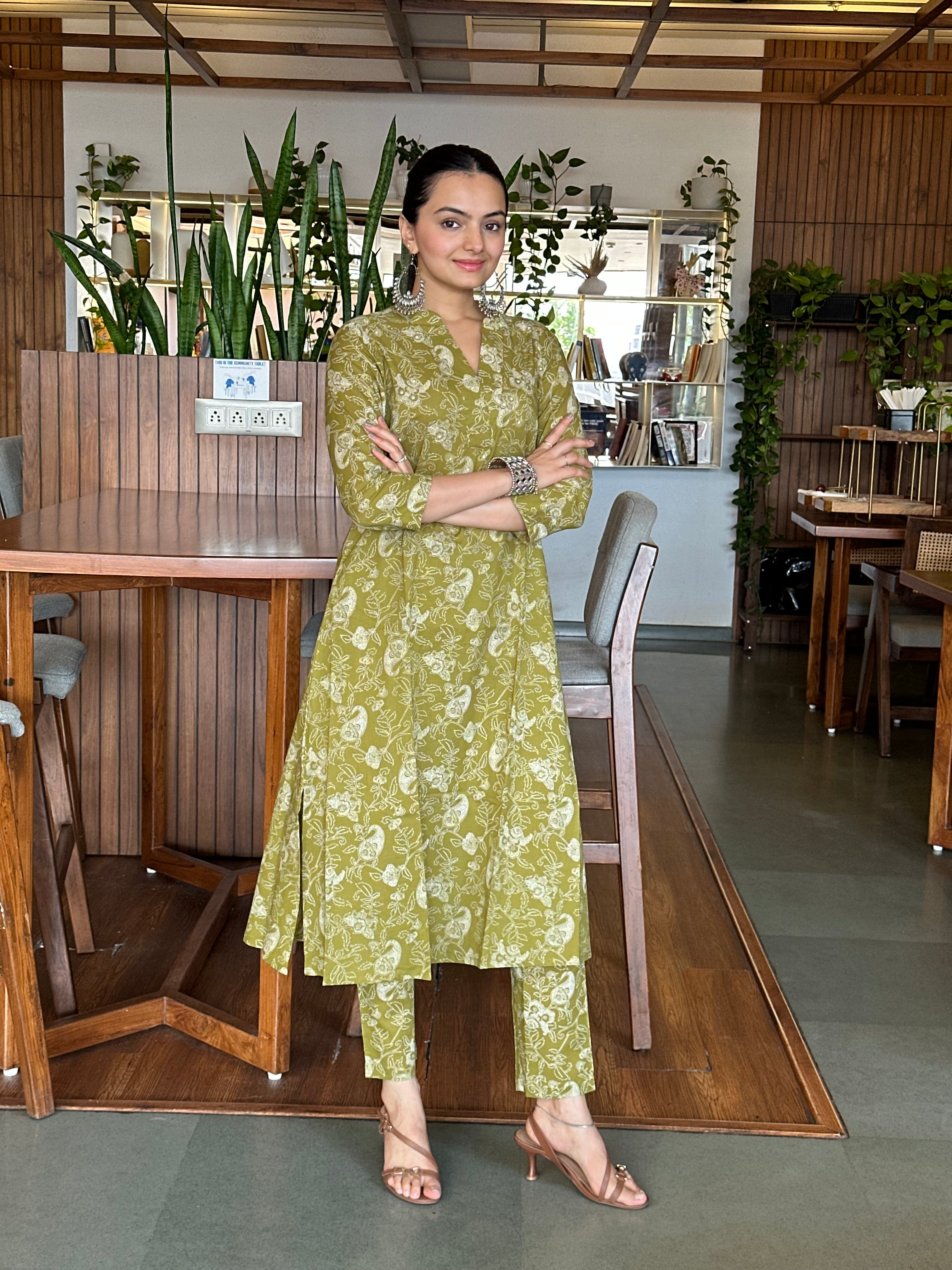Abstract Green Pop Jaal Print A-Line Kurti Pant Set