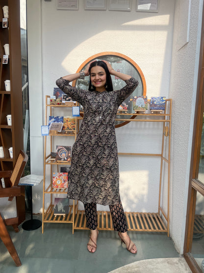 Black Paisley Motifs Print Kurti Pant Set