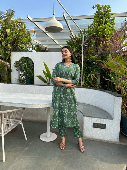 Bottle Green Forest Leaf Print Kurti Pant Set